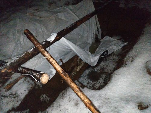 Обвалившаяся крыша землянки